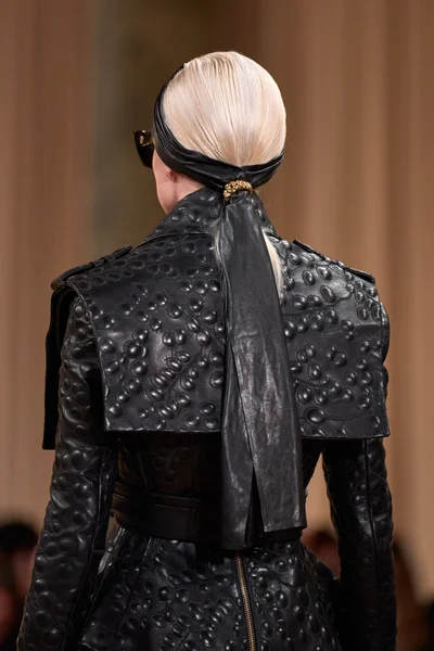 Look 29